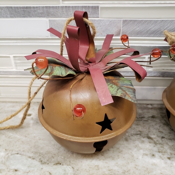 2 Large Bells - Picture 3 of 4